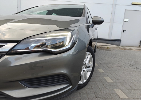 Opel Astra cena 32900 przebieg: 205400, rok produkcji 2017 z Kraków małe 704